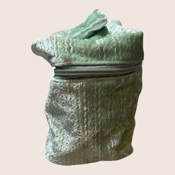 💚 ANTHROPOLOGIE VANITY COSMETIC CASE MINT GREEN VELVET NWT - Picture 5 of 8